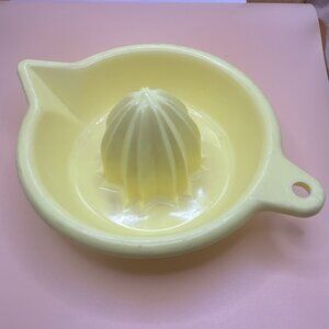 Vintage Lustro Ware Hand Juicer L-13 Plastic Yellow Reamer Retro USA